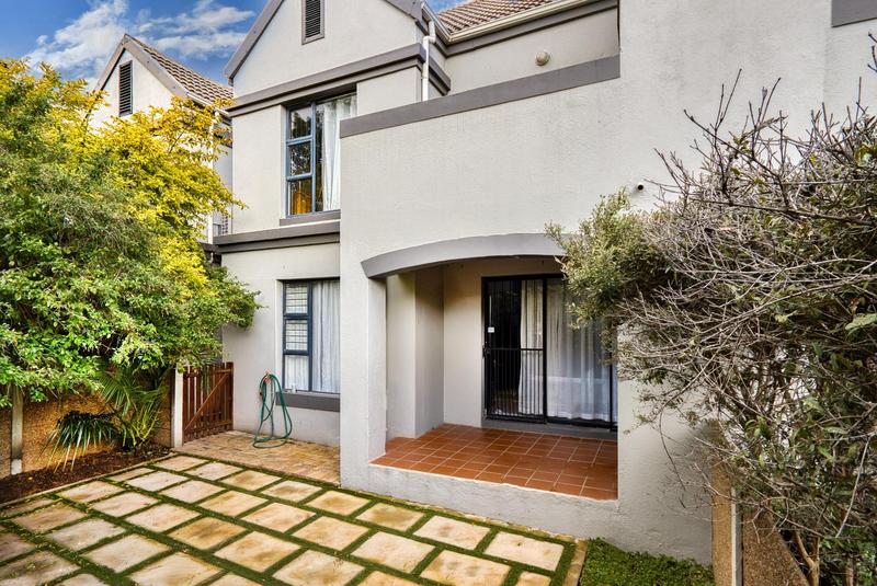 To Let 2 Bedroom Property for Rent in Somerset West Western Cape